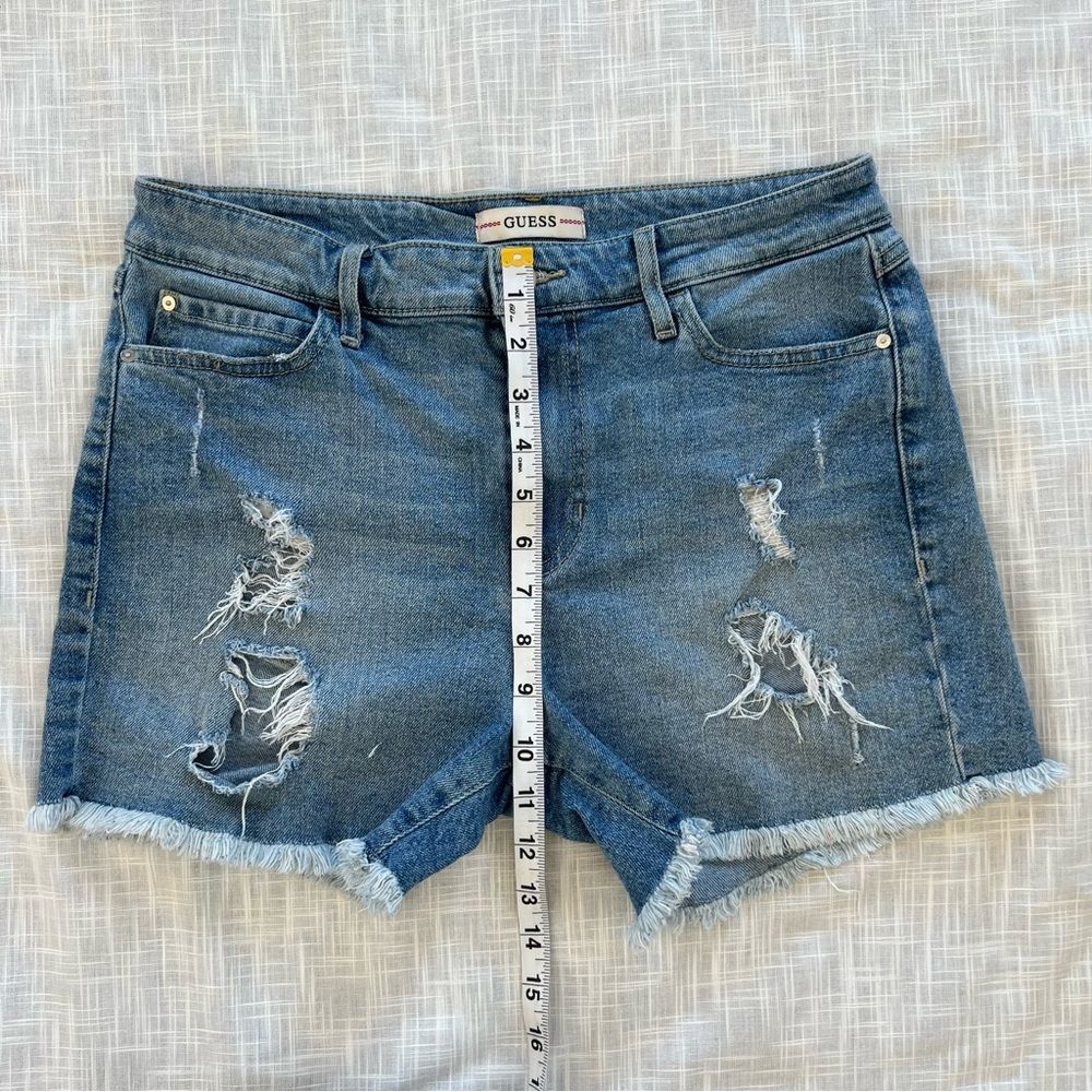 Guess Y2K Distressed Raw Hem Medium Wash Denim Jean Shorts SZ 30 - Picture 8 of 12
